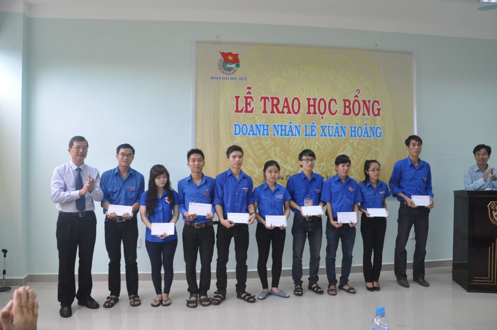 28 suất học bổng Lê Xuân Hoàng được trao cho sinh viên Đại học Huế